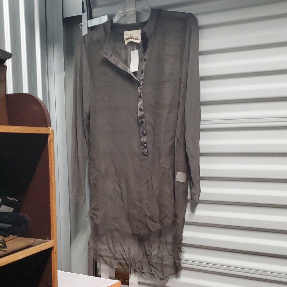 Nwt Illia Gray Long Sleeve Button-Up Sheer Tunic